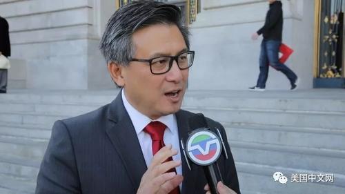 中國僑網(wǎng)江俊輝接受采訪(美國中文網(wǎng)官子俊攝)