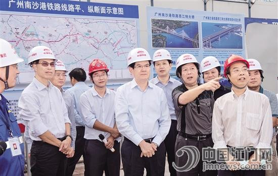 徐少華到我市調(diào)研軌道交通項(xiàng)目建設(shè)情況。周華東