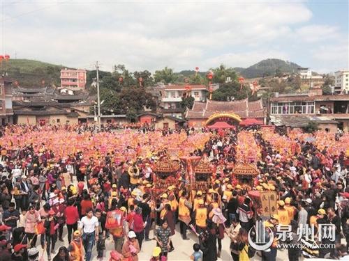 中國僑網(wǎng)活動現(xiàn)場人山人海