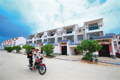 中國僑網(wǎng)文昌銅鼓嶺淇水安置區(qū)整潔靚麗。本報記者張茂攝