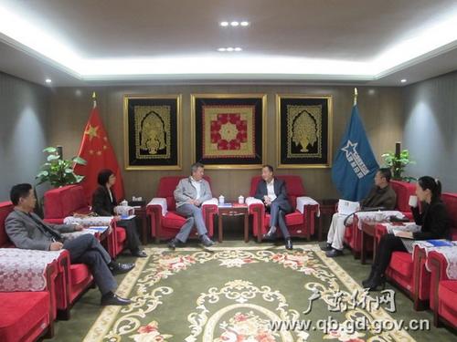 中國(guó)僑網(wǎng)省僑辦蔡偉生副主任(左三)一行與蔡光先生(右三)座談交流