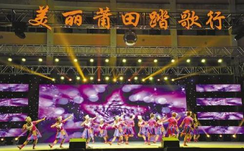 中國(guó)僑網(wǎng)圖為演出現(xiàn)場(chǎng)。