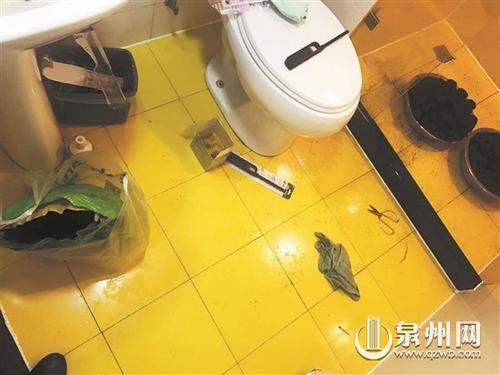 中國僑網衛(wèi)生間里擺了兩盆炭