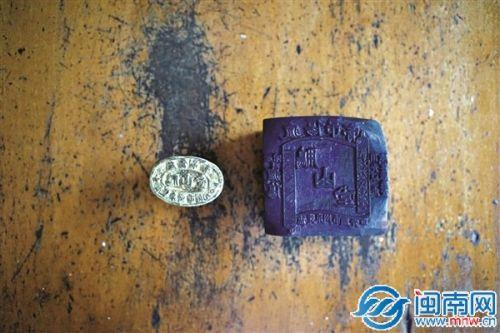 中國僑網(wǎng)鋪里蓋章的老木戳