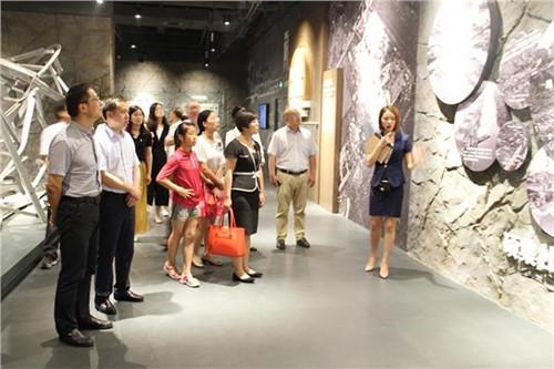 中國僑網參觀紀念館