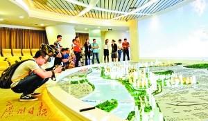 中國(guó)僑網(wǎng)“一帶一路”沿線國(guó)家主流(網(wǎng)絡(luò))媒體訪穗。 廣州日?qǐng)?bào)全媒體記者邵權(quán)達(dá)、實(shí)習(xí)生江宇祺 攝