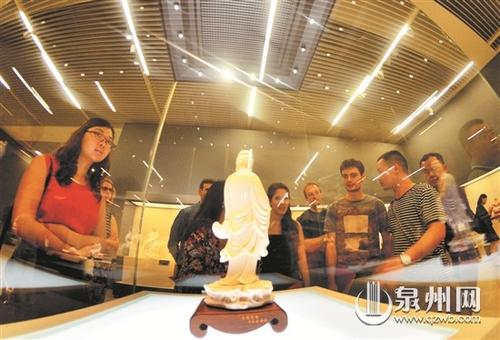 中國僑網(wǎng)京城刮起賞瓷風