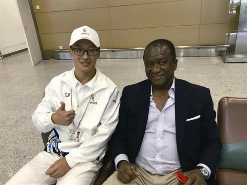 中國(guó)僑網(wǎng)鄭定杰接待幾內(nèi)亞企業(yè)家