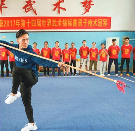 中國僑網(wǎng)攝影:余日遷