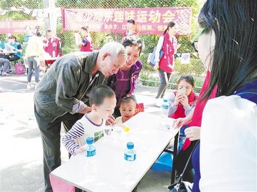 中國僑網(wǎng)老少同樂。