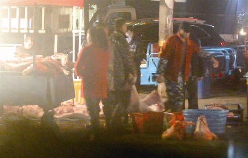 中國僑網(wǎng)溫州市生豬肉品批發(fā)交易市場外。