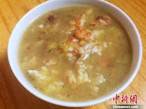 中國僑網(wǎng)㶶粥中的上品“番薯㶶粥” 李曉春 攝