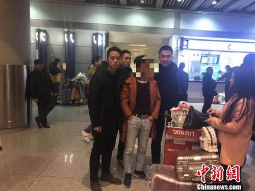 中國僑網(wǎng)金某被永嘉警方抓獲結(jié)束了長達(dá)24年的逃亡生涯 永嘉警方供圖 攝