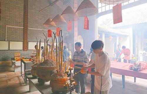 中國僑網(wǎng)羅氏宗親齊聚一堂,共敘鄉(xiāng)情。