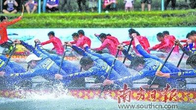 中國(guó)僑網(wǎng)龍華區(qū)以品牌牽引推動(dòng)文化惠民不斷升級(jí),觀瀾河龍舟賽已經(jīng)成為深圳市品牌賽事。