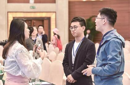 中國僑網海歸們交流創(chuàng)新創(chuàng)業(yè)經驗(《深圳僑報》/柯東波 圖)