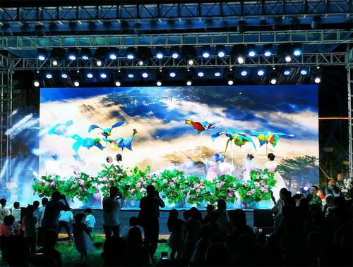 中國(guó)僑網(wǎng)百鳥(niǎo)燈舞