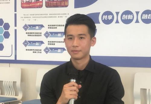 中國(guó)僑網(wǎng)在廣州做公務(wù)員的香港青年黃釗逸。劉冠南 攝