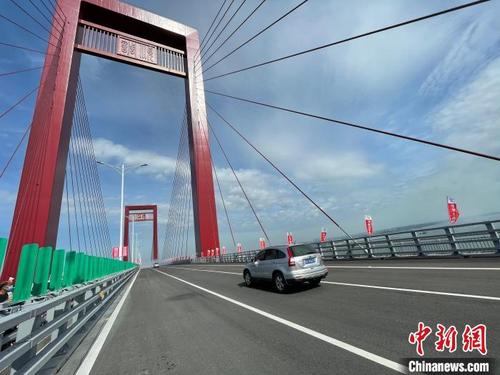中國僑網(wǎng)廣東調(diào)順跨海大橋通車 蔡敏婕 攝