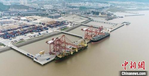 中國(guó)僑網(wǎng)浙江玉環(huán)大麥嶼港區(qū) 蔣巍 攝