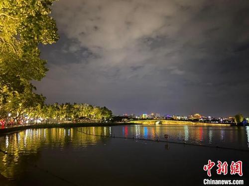 中國僑網(wǎng)杭州西湖。 黃慧 攝