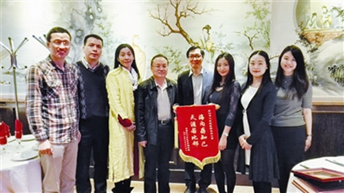 代表團(tuán)一行拜訪法國僑界社團(tuán)(郭永輝