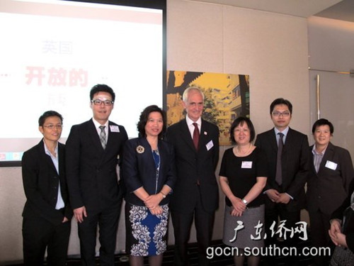 中國僑網黎靜副主任(右三)與摩根總領事(中)、李貞駒律師(左三)等合影