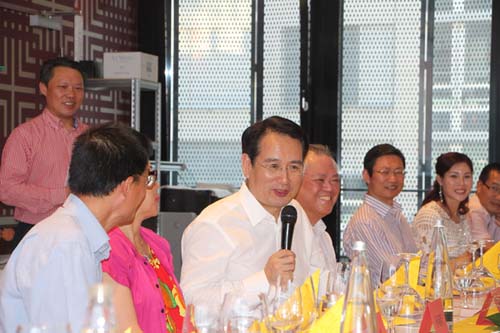 譚天星副主任在座談會上發(fā)表講話。(法國《歐洲時報》/陳磊