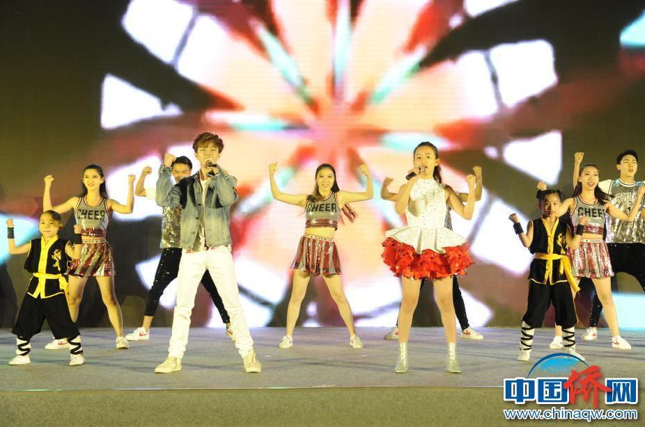 “為僑服務(wù)日”現(xiàn)場節(jié)目精彩紛呈