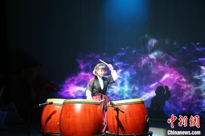 中國僑聯(lián)首推“云端六一”綜藝演出