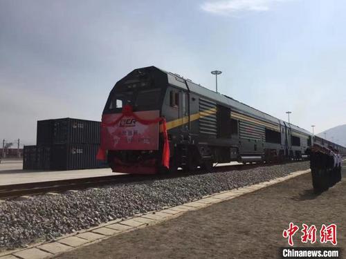 中國僑網(wǎng)圖為青海西寧開通的中歐班列。(資料圖) 孫睿 攝