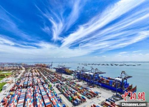 中國僑網(wǎng)7月航拍的廣州港。(廣州港集團(tuán)供圖)