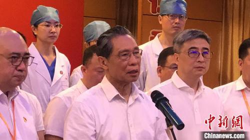 中國(guó)僑網(wǎng)鐘南山:新冠肺炎患者康復(fù)后二次感染為個(gè)別現(xiàn)象 蔡敏婕 攝