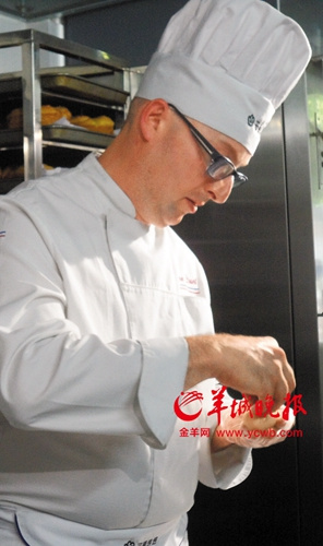 洋大廚到東莞做月餅