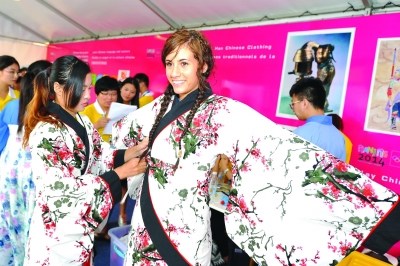 外國(guó)運(yùn)動(dòng)員穿上漢服。劉瀏
