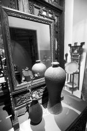 中國(guó)僑網(wǎng)滎窯砂器精品。(余坪 攝)