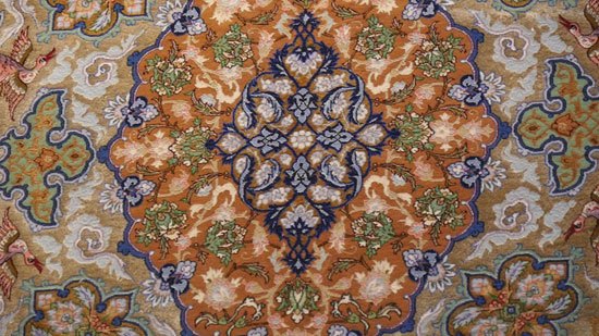 中國(guó)僑網(wǎng)在“純波斯”展出的手工波斯地毯之一