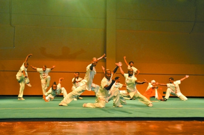 中國僑網(wǎng)非洲學(xué)員帶來精彩的匯報(bào)演出。