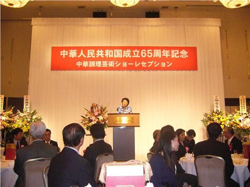 中國(guó)僑網(wǎng)季俊秋在仙臺(tái)美食展示上致辭