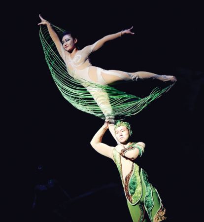 中國(guó)僑網(wǎng)乘風(fēng)起舞。(美國(guó)《僑報(bào)》/楊揚(yáng) 攝)