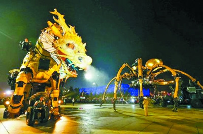 中國(guó)僑網(wǎng)法國(guó)機(jī)械“龍馬”在北京進(jìn)行巡游表演