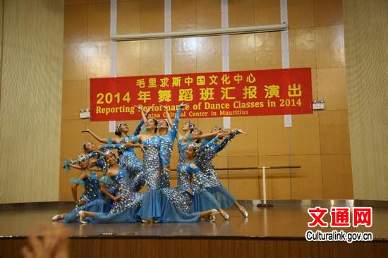 中國僑網(wǎng)舞蹈《年年有余》