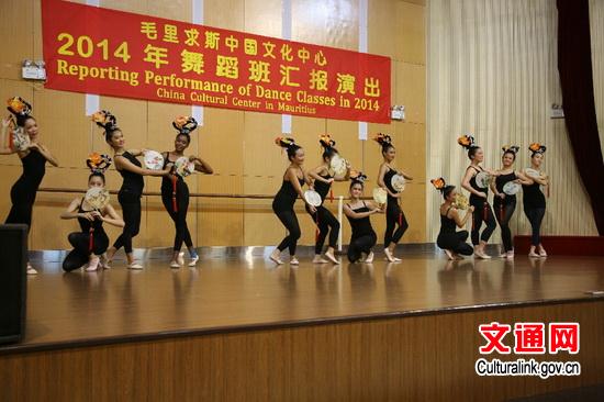 中國僑網(wǎng)舞蹈《妙女飛花》