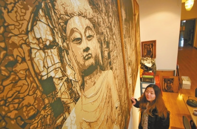 中國(guó)僑網(wǎng)立體剪紙剪出來(lái)的盧舍那大佛。(王亞鴿 攝)