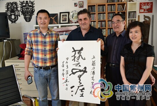 中國僑網(wǎng)與墨爾本當(dāng)?shù)厮囆g(shù)家philip交流