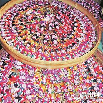 中國僑網(wǎng)已做好的“妝糕人”。(陳秋芳 攝)