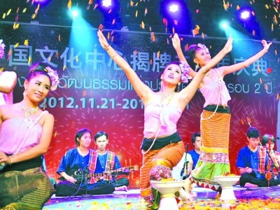 中國僑網(wǎng)曼谷中國文化中心成立兩周年慶典活動(dòng)上的精彩文藝演出。(畢尚宏 攝)