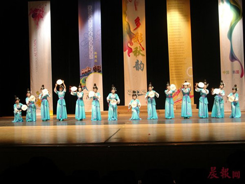 中國僑網(wǎng)南昌清音在韓國演出。(徐柳平 圖)