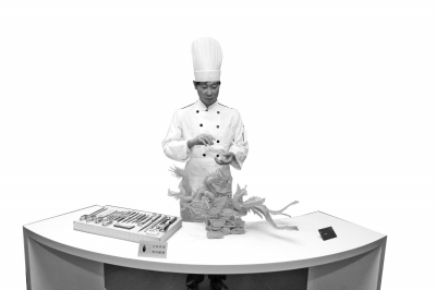 中國僑網(wǎng)中國烹飪文化博物館的廚師烹飪蠟像。