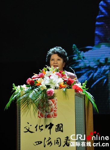 中國僑網(wǎng)國務院僑辦主任裘援平為晚會致開幕詞